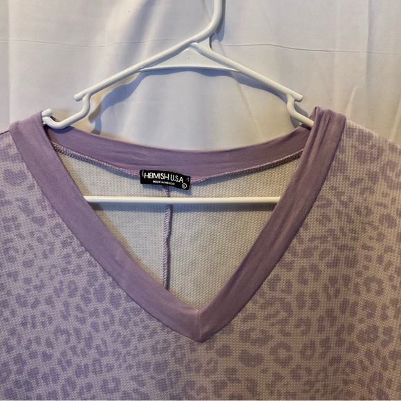 Heimish Women’s Short Sleeve V-Neck Lilac Leopard Print Size Large - Picture 3 of 14